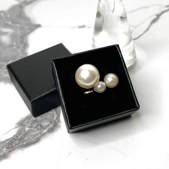 ❀ Elegant Chunky Triple Faux Pearl Adjustable Gold Ring - Picture 4 of 5